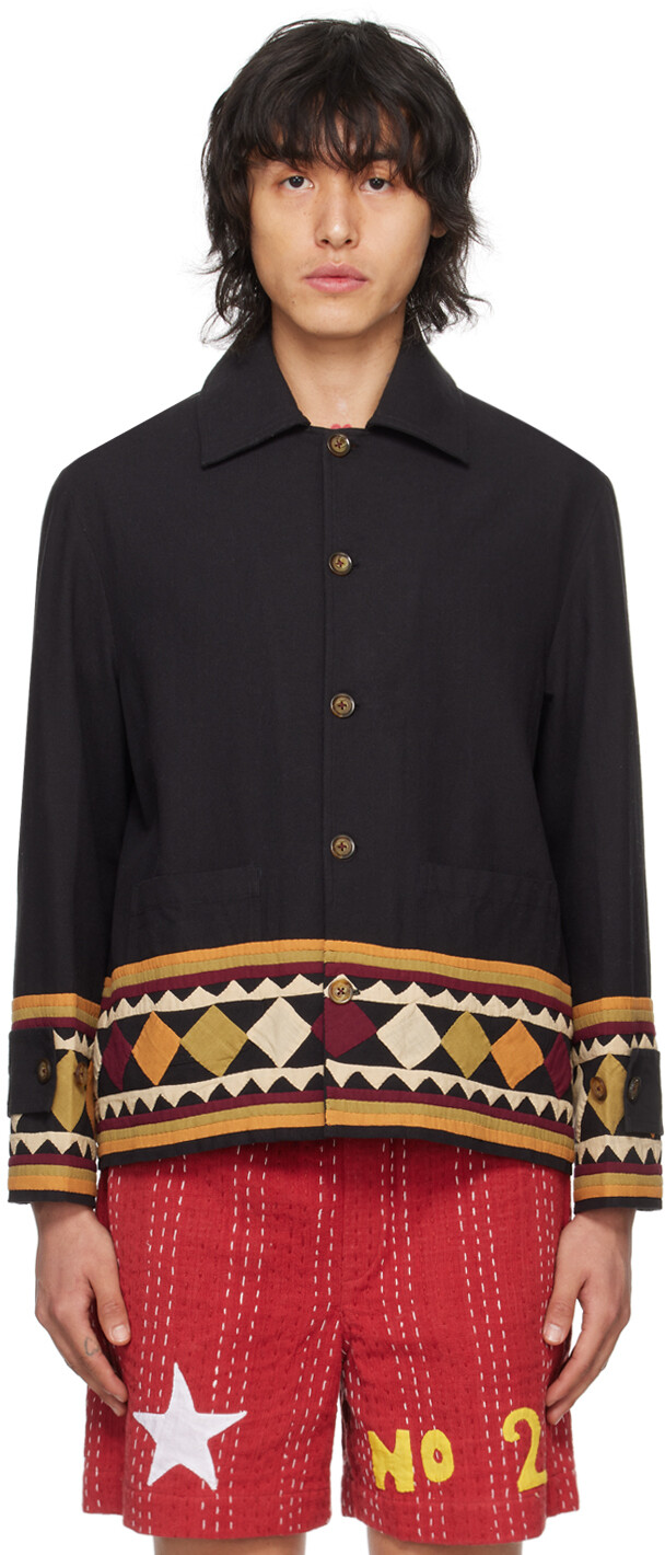 Черная куртка с аппликацией Harago
Черная куртка с аппликацией Harago