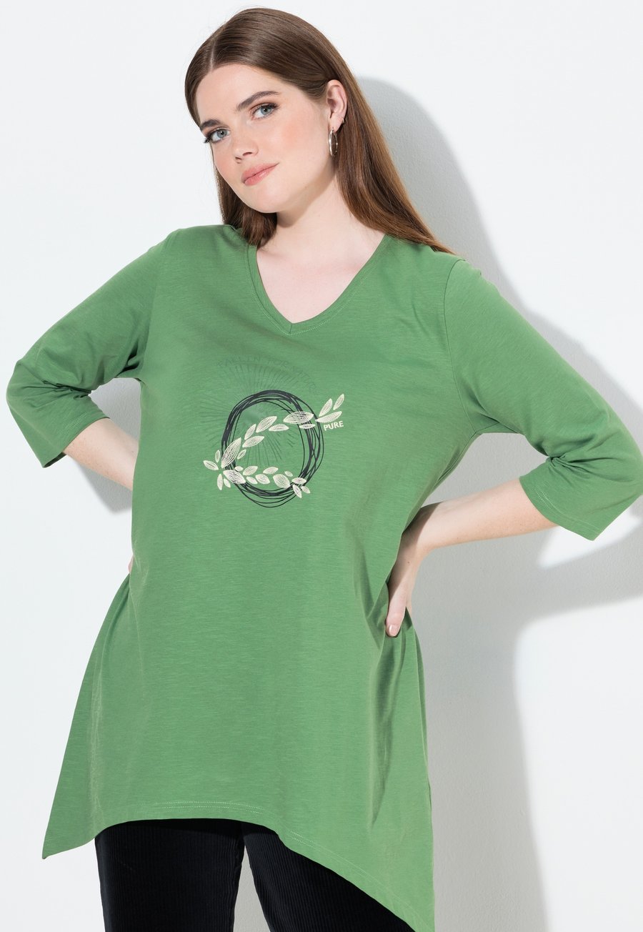 Топ Ulla Popken EMBROIDERED GRAPHIC , Moss Green/Dark Green
Топ Ulla Popken EMBROIDERED GRAPHIC , Moss Green/Dark Green