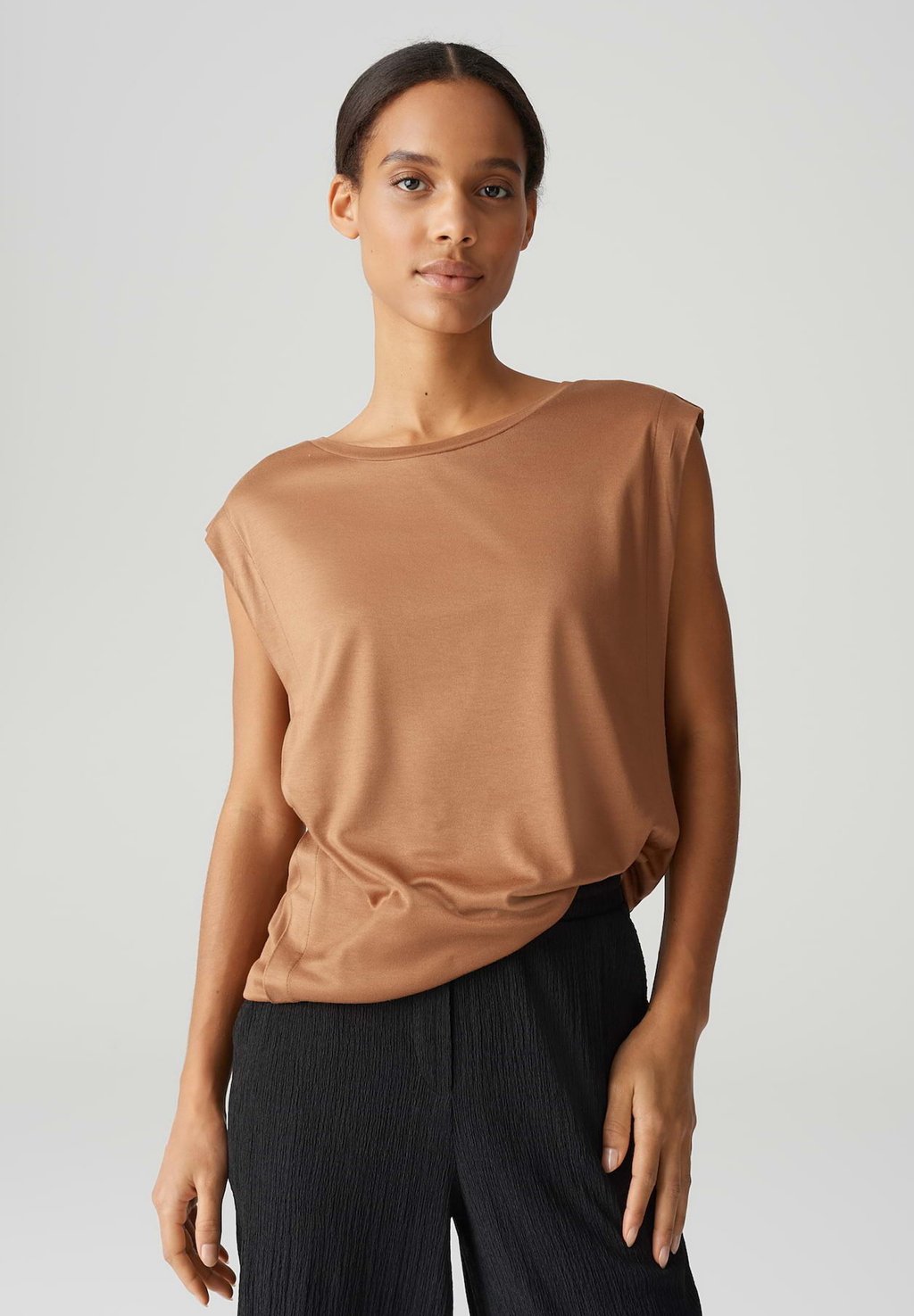 Базовая футболка REGULAR FIT OPUS, коричневый
Базовая футболка REGULAR FIT OPUS, коричневый