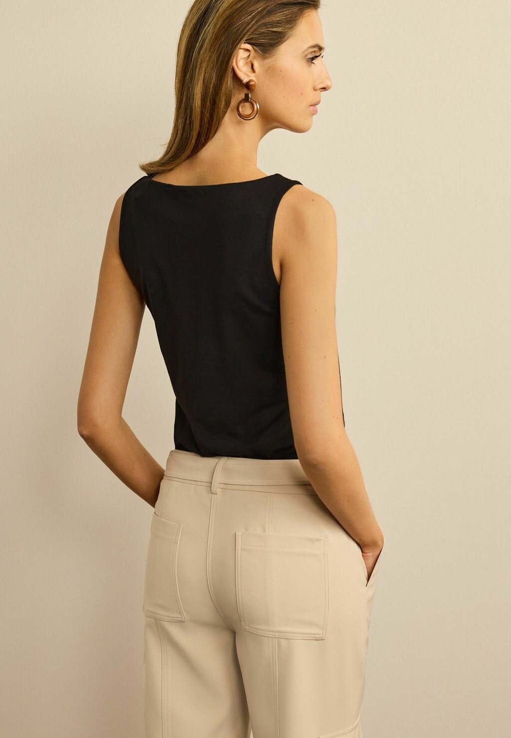 Топ Square Neck Vest Next, черный
Топ Square Neck Vest Next, черный