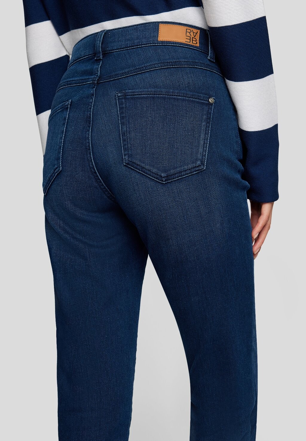 Джинсы облегающего кроя Rabe 1920, темно-синий
Джинсы облегающего кроя Rabe 1920, темно-синий