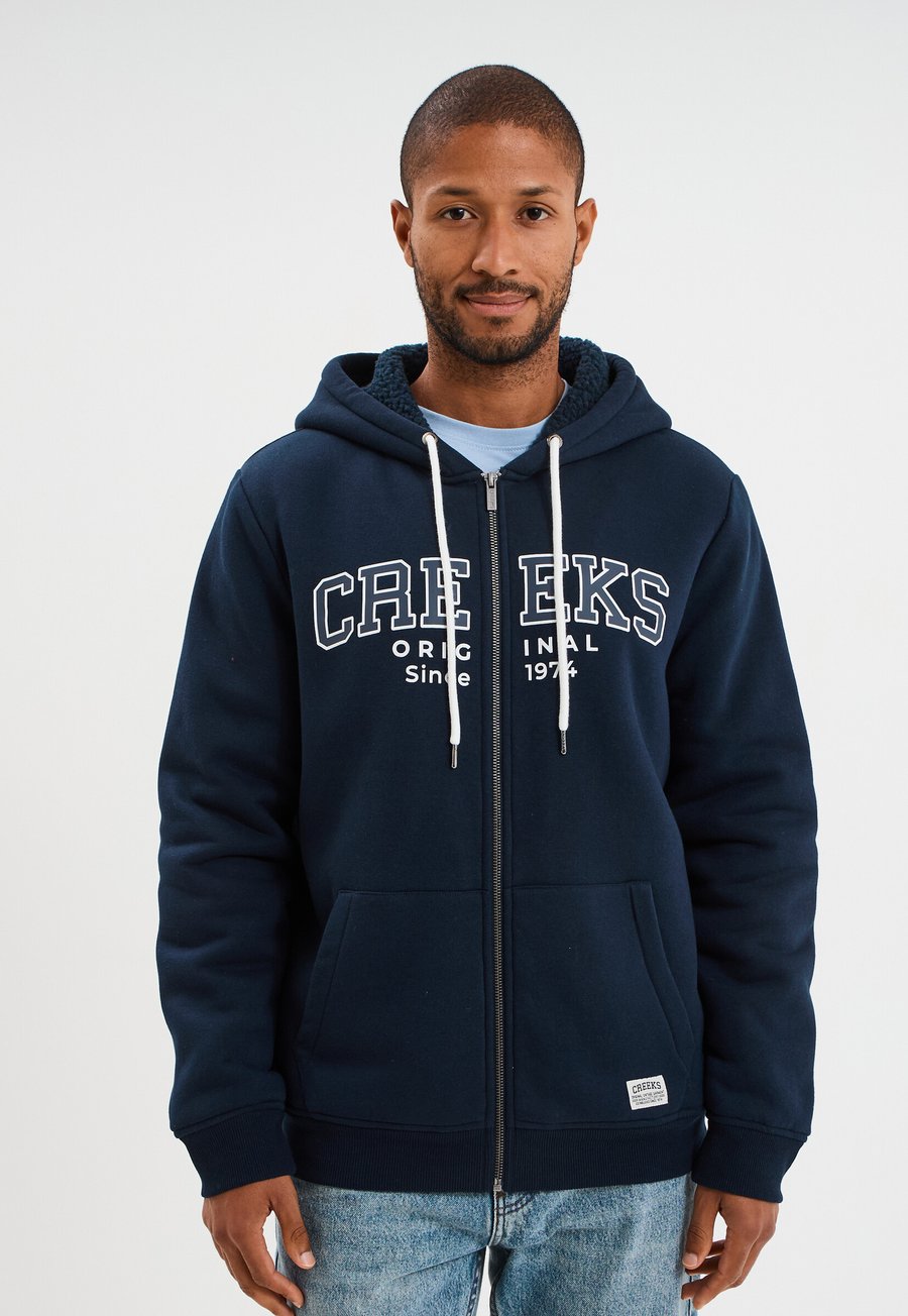 Толстовка Creeks Zip-up sweatshirt, Bleu Marine/Dark Blue
Толстовка Creeks Zip-up sweatshirt, Bleu Marine/Dark Blue