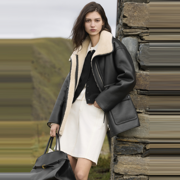 ELLE Женская шуба с черным лацканом Moderate
ELLE Женская шуба с черным лацканом Moderate