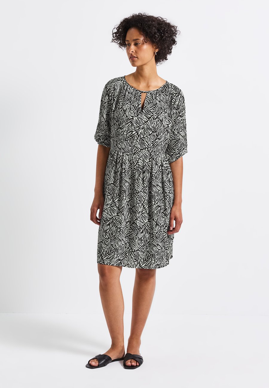 Платье Street One GEMUSTERTES, Weiß/Dark Green
Платье Street One GEMUSTERTES, Weiß/Dark Green