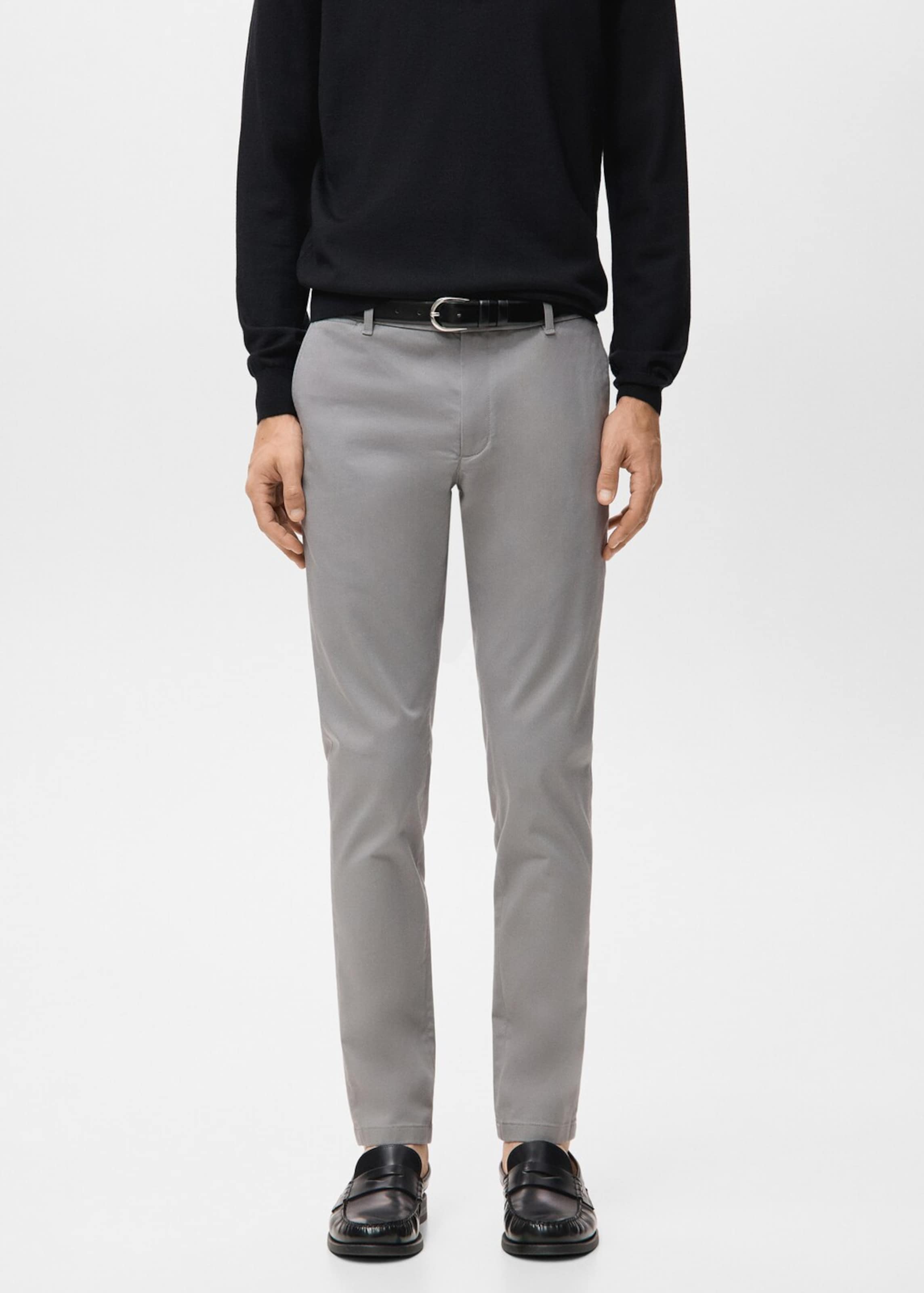 MANGO MAN Брюки чинос 'Barna' в сером цвете, Slim fit
MANGO MAN Брюки чинос 'Barna' в сером цвете, Slim fit