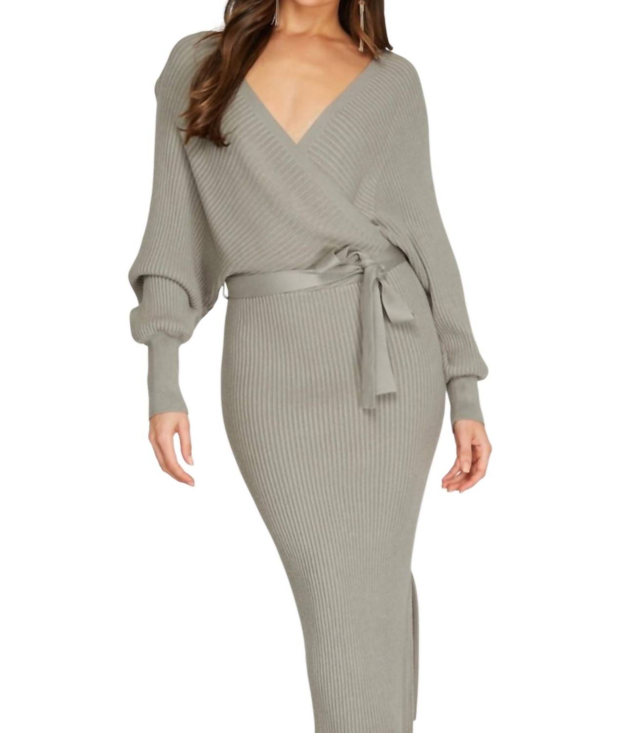 Платье-свитер Daphne Knit серого цвета SHE + SKY
Платье-свитер Daphne Knit серого цвета SHE + SKY