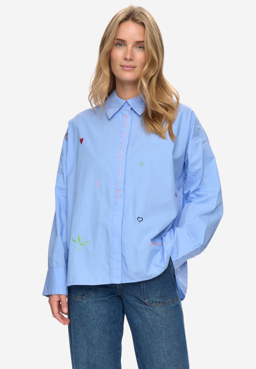 Блуза Nümph Button-down blouse, Hydrangea/Light Blue
Блуза Nümph Button-down blouse, Hydrangea/Light Blue
