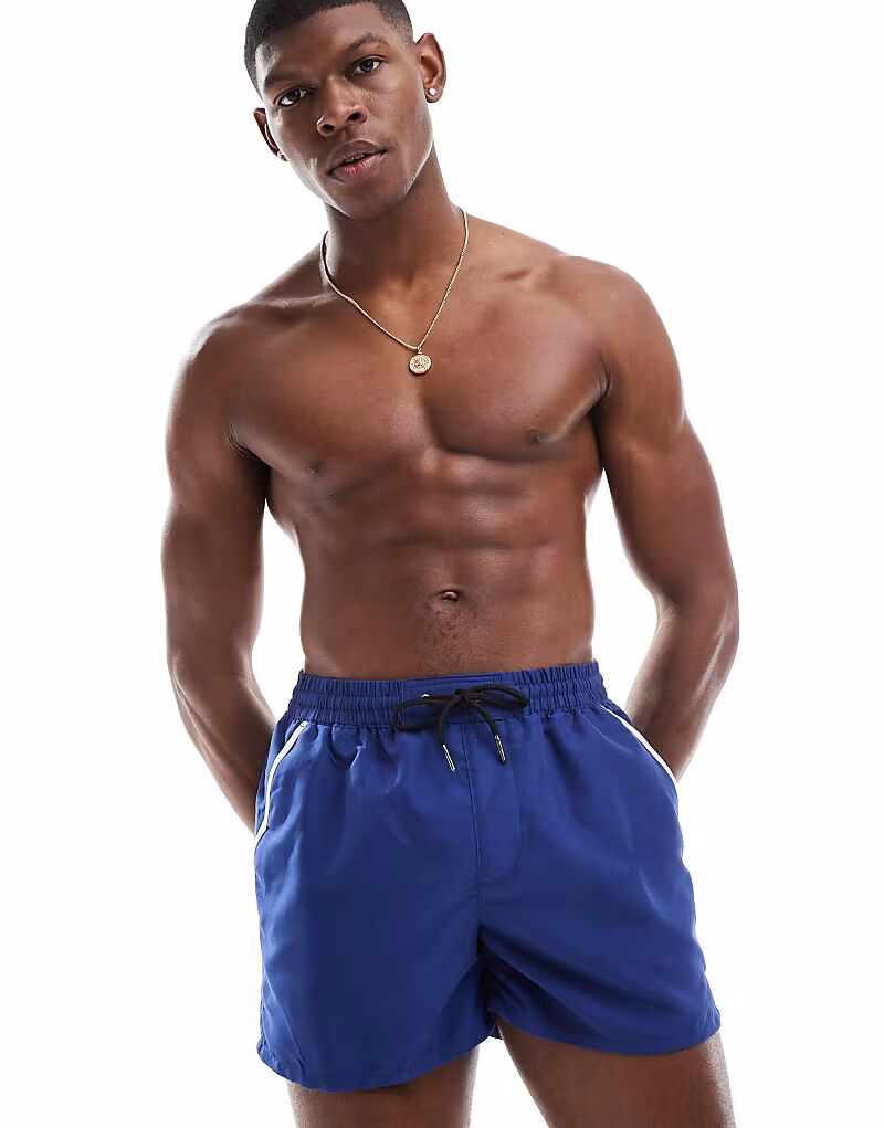 Плавки-шорты Aray с контрастной окантовкой в темно-синем цвете
Плавки-шорты Aray с контрастной окантовкой в темно-синем цвете