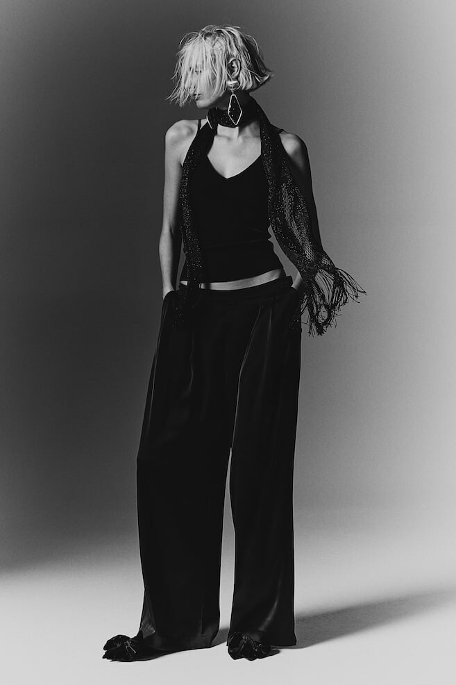 Широкие атласные брюки H&M, черный
Широкие атласные брюки H&M, черный