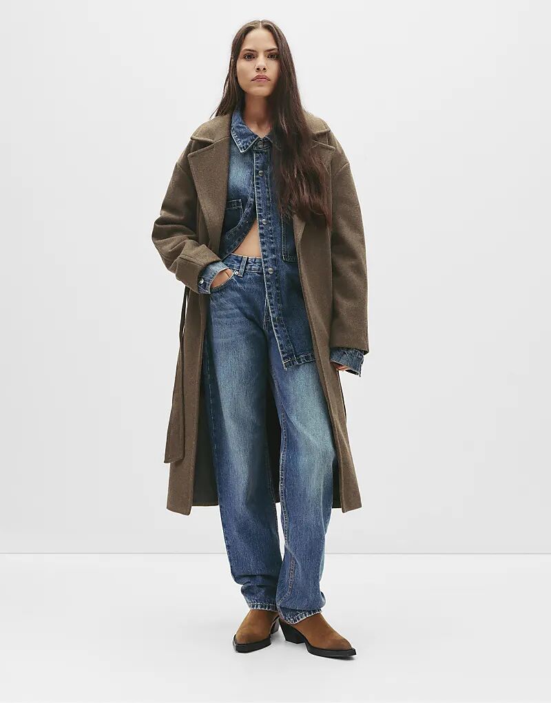 Длинное пальто с поясом Pull&Bear в коричневом цвете
Длинное пальто с поясом Pull&Bear в коричневом цвете