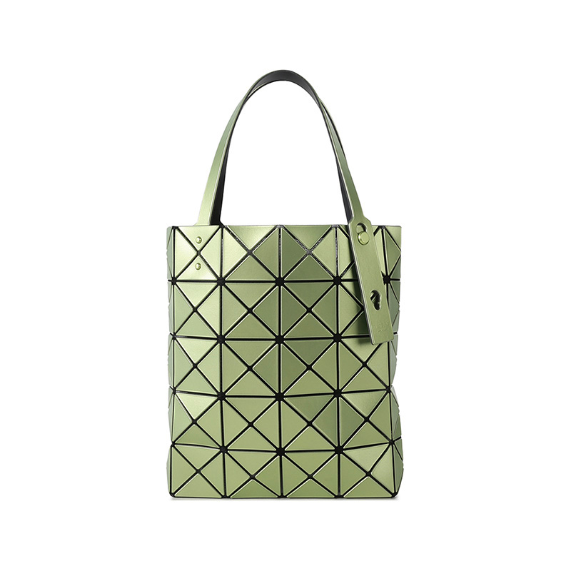 ISSEY MIYAKE Люксент Бокси ПВХ сумка шоппер унисекс светло зеленая
ISSEY MIYAKE Люксент Бокси ПВХ сумка шоппер унисекс светло зеленая