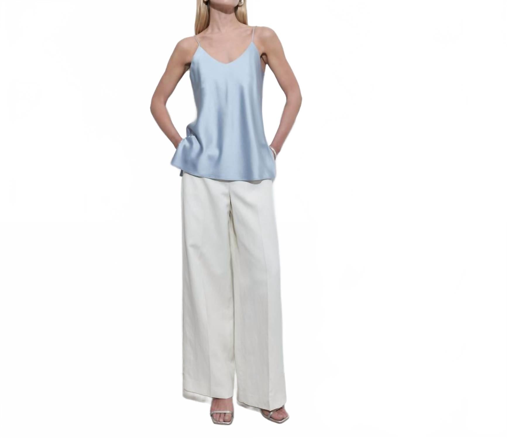 Женский топ Sophia без рукавов в небесно-голубом цвете SANDBEIGE
Женский топ Sophia без рукавов в небесно-голубом цвете SANDBEIGE