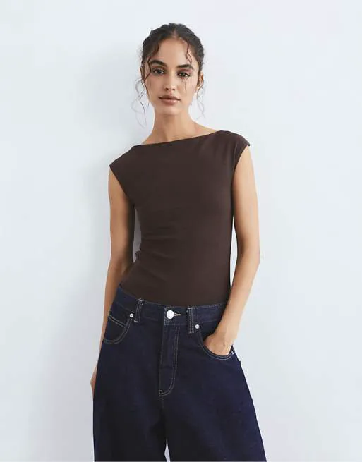 Коричневый боди с короткими рукавами Pull&Bear
Коричневый боди с короткими рукавами Pull&Bear