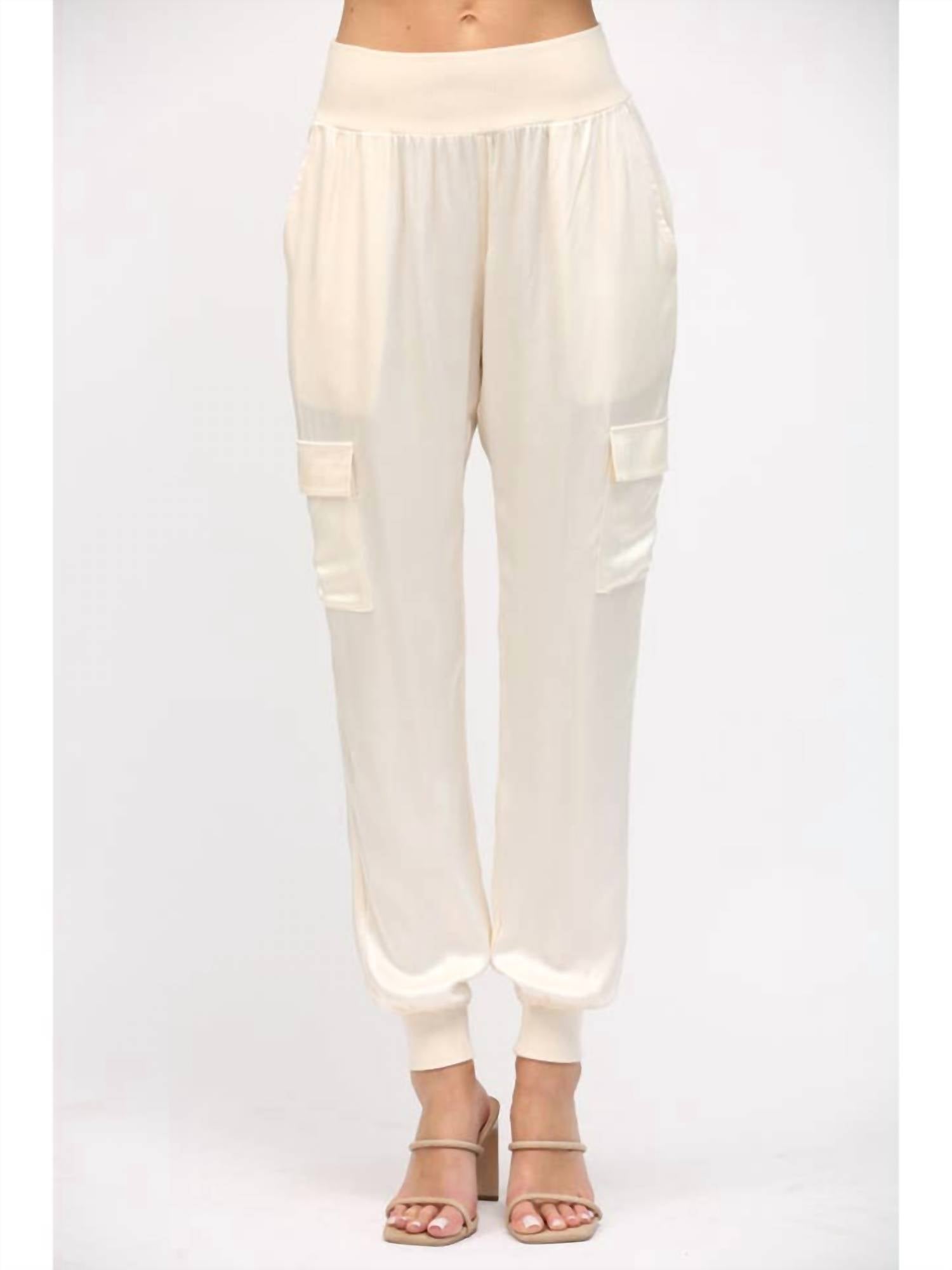 Сатиновые карго-джоггеры в кремовом цвете FATE
Сатиновые карго-джоггеры в кремовом цвете FATE