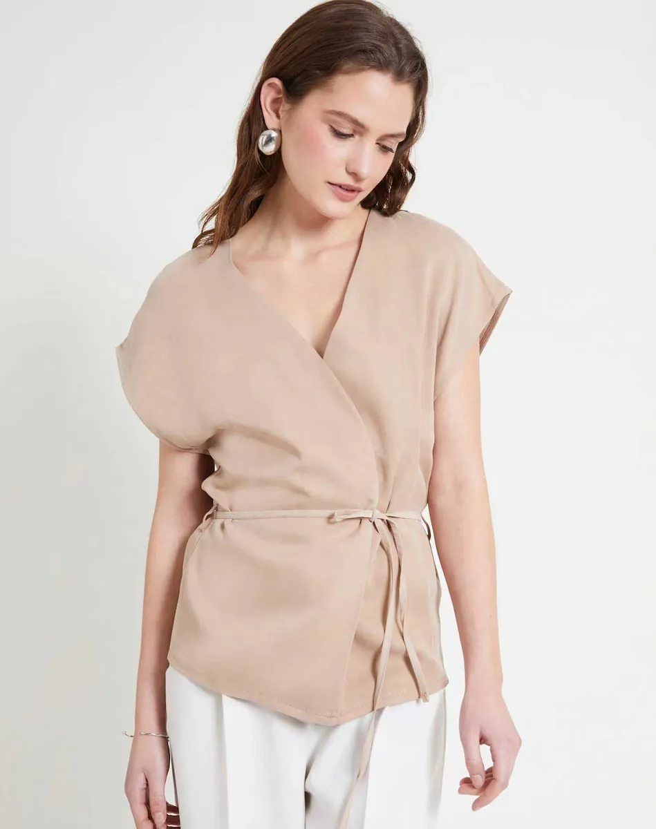 Женская рубашка с запахом и приспущенными рукавами Naf Naf, бежевый
Женская рубашка с запахом и приспущенными рукавами Naf Naf, бежевый