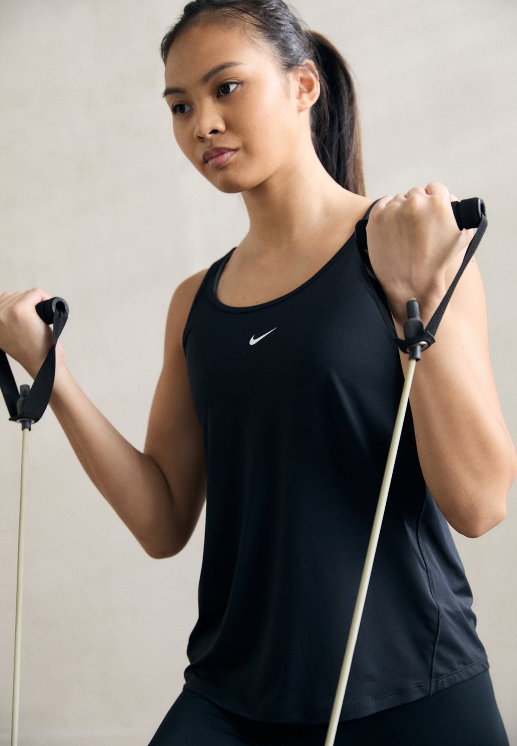 Топ ONE TANK Nike Performance, черный
Топ ONE TANK Nike Performance, черный