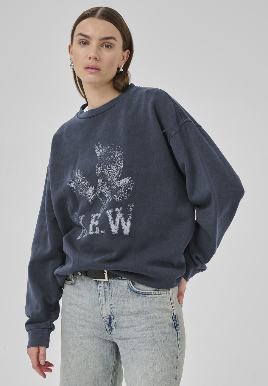 Толстовка My Essential Wardrobe DIEGO EAGLE, Dark Grey Random Wash/Dark Grey
Толстовка My Essential Wardrobe DIEGO EAGLE, Dark Grey Random Wash/Dark Grey