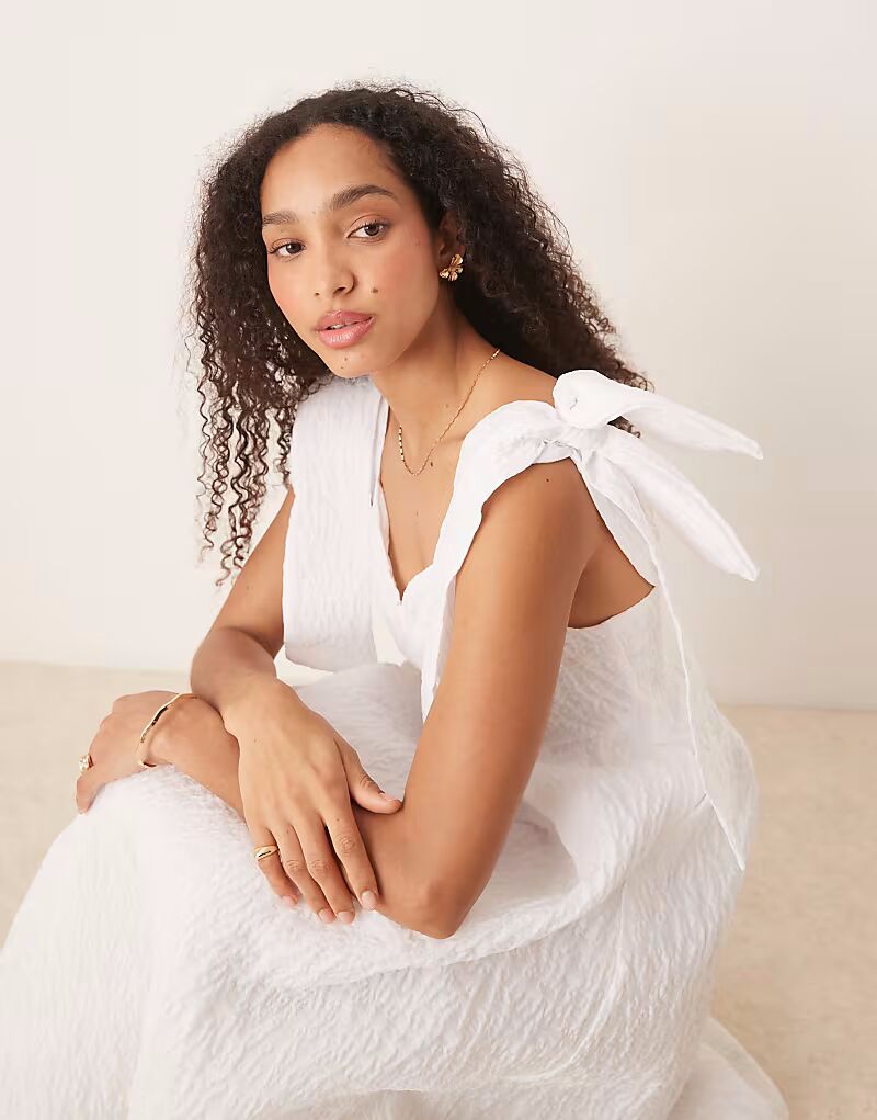 Платье миди Dream Sister Jane Prairie с жаккардовым бантом белого цвета
Платье миди Dream Sister Jane Prairie с жаккардовым бантом белого цвета