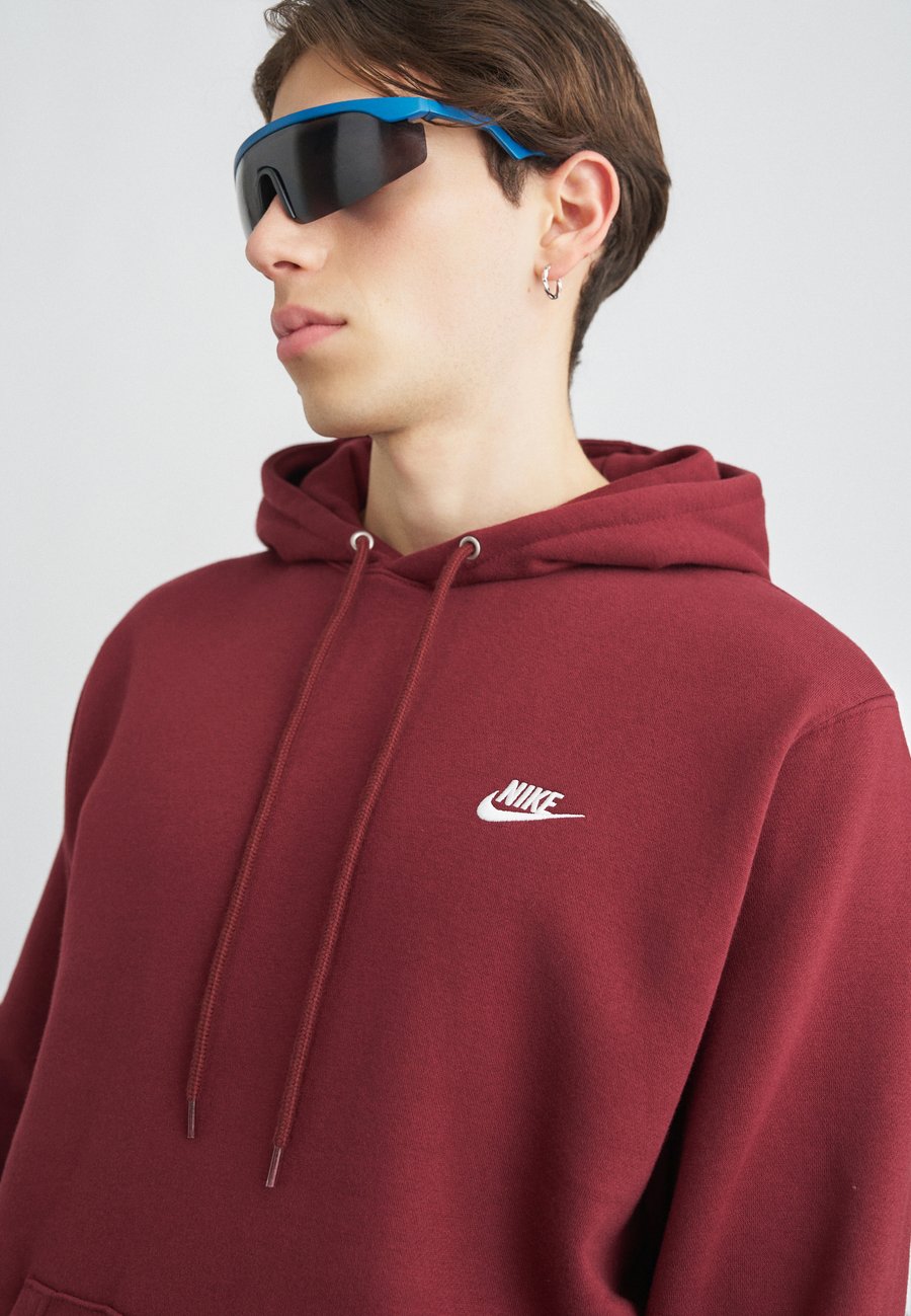 Толстовка Nike Sportswear CLUB , Dark Team Red/Dark Team Red/White/Dark Red
Толстовка Nike Sportswear CLUB , Dark Team Red/Dark Team Red/White/Dark Red
