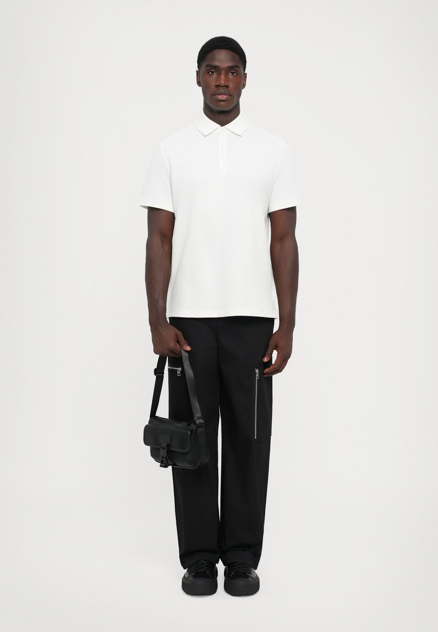 Сумка кросс-боди Armani Exchange CROSSBODY BAG UNISEX, Black
Сумка кросс-боди Armani Exchange CROSSBODY BAG UNISEX, Black