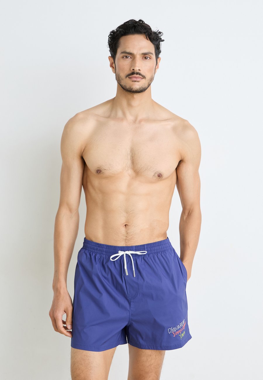 Шорты для плавания Dsquared2 SUMMER LOVERS HOLIDAY BOXER MIDI, Blue/Dark Blue
Шорты для плавания Dsquared2 SUMMER LOVERS HOLIDAY BOXER MIDI, Blue/Dark Blue