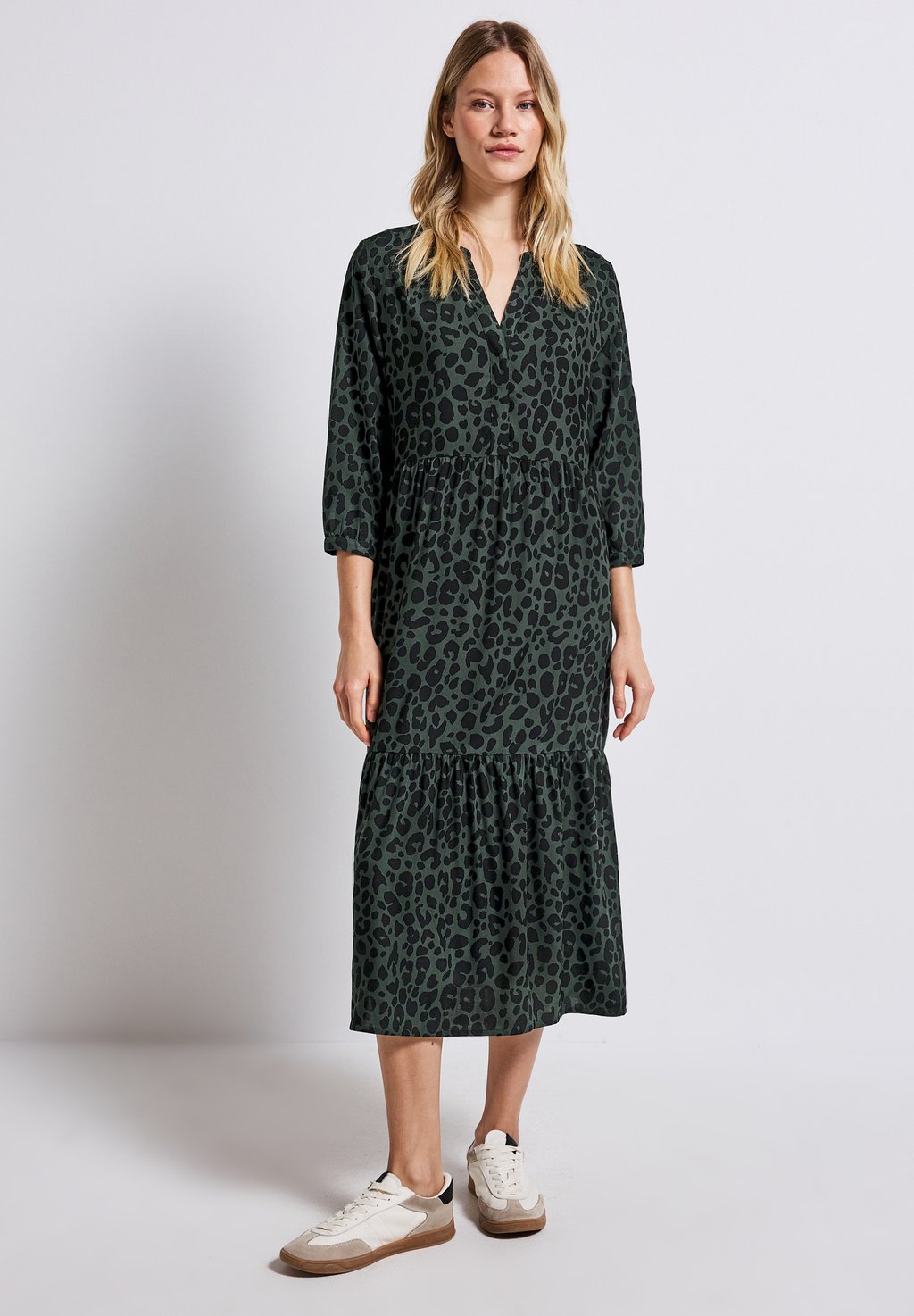 Повседневное платье GEMUSTERTES VOLANT Street One, цвет Grün
Повседневное платье GEMUSTERTES VOLANT Street One, цвет Grün