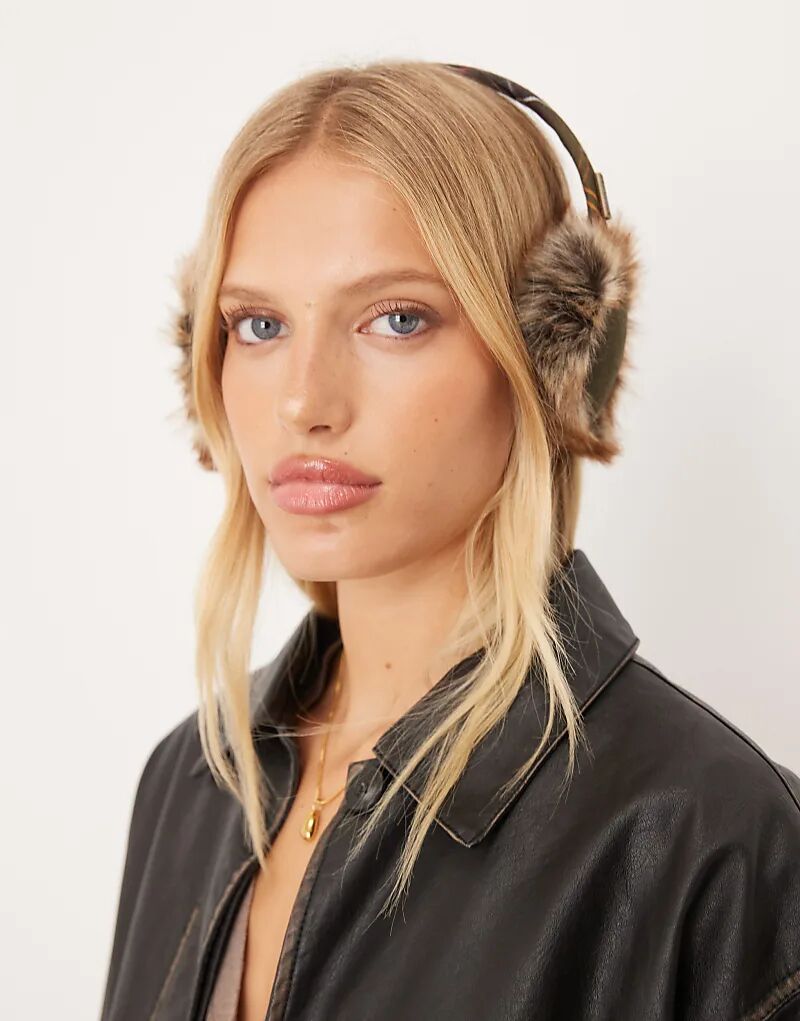 Наушники Barbour Barrhill в клетку классического тартана
Наушники Barbour Barrhill в клетку классического тартана