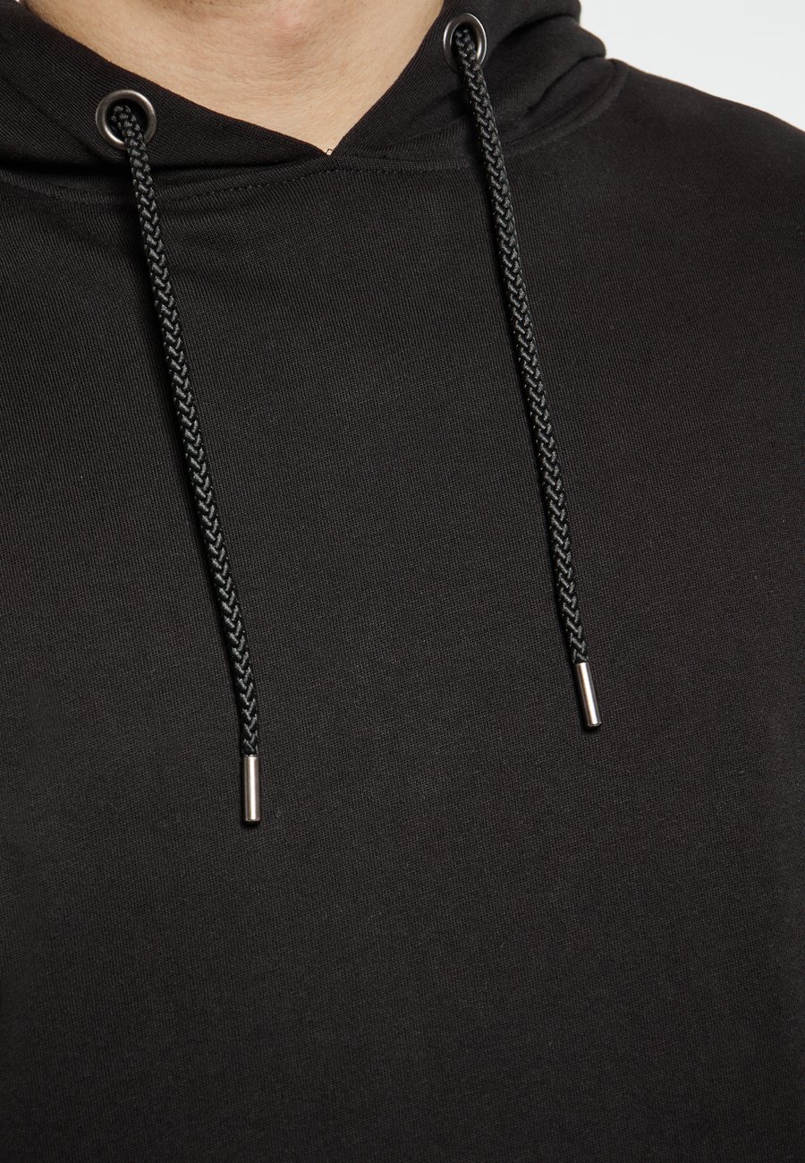 Худи Mo CO-BRANDED WITH SLOAN, Schwarz/Black
Худи Mo CO-BRANDED WITH SLOAN, Schwarz/Black