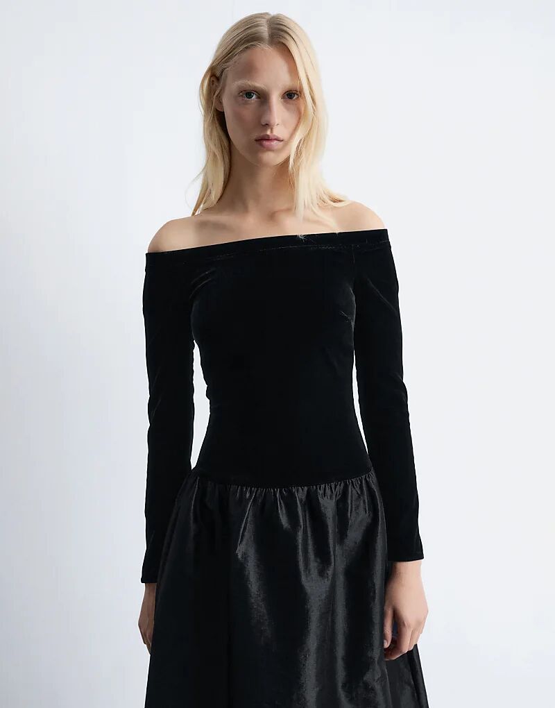 & Other Stories Платье макси с открытыми плечами и баской по низу из черного бархата и атласа
& Other Stories Платье макси с открытыми плечами и баской по низу из черного бархата и атласа