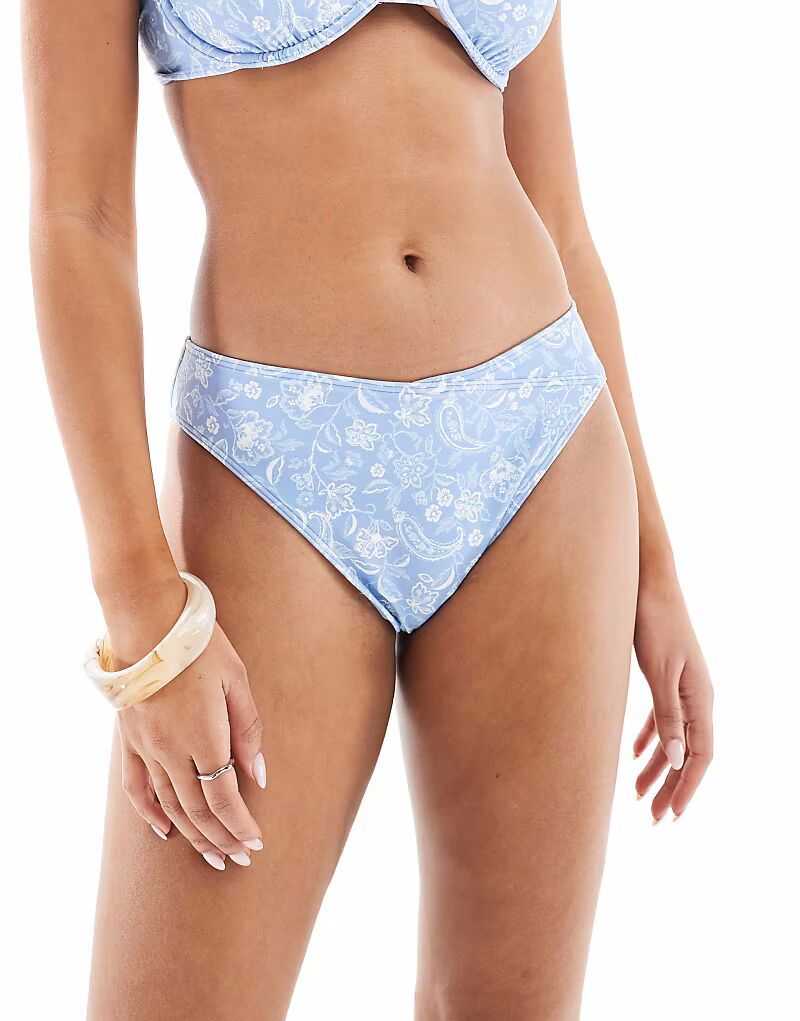 Плавки бикини Hollister Curvy с высокой талией, синие с пляжным принтом
Плавки бикини Hollister Curvy с высокой талией, синие с пляжным принтом