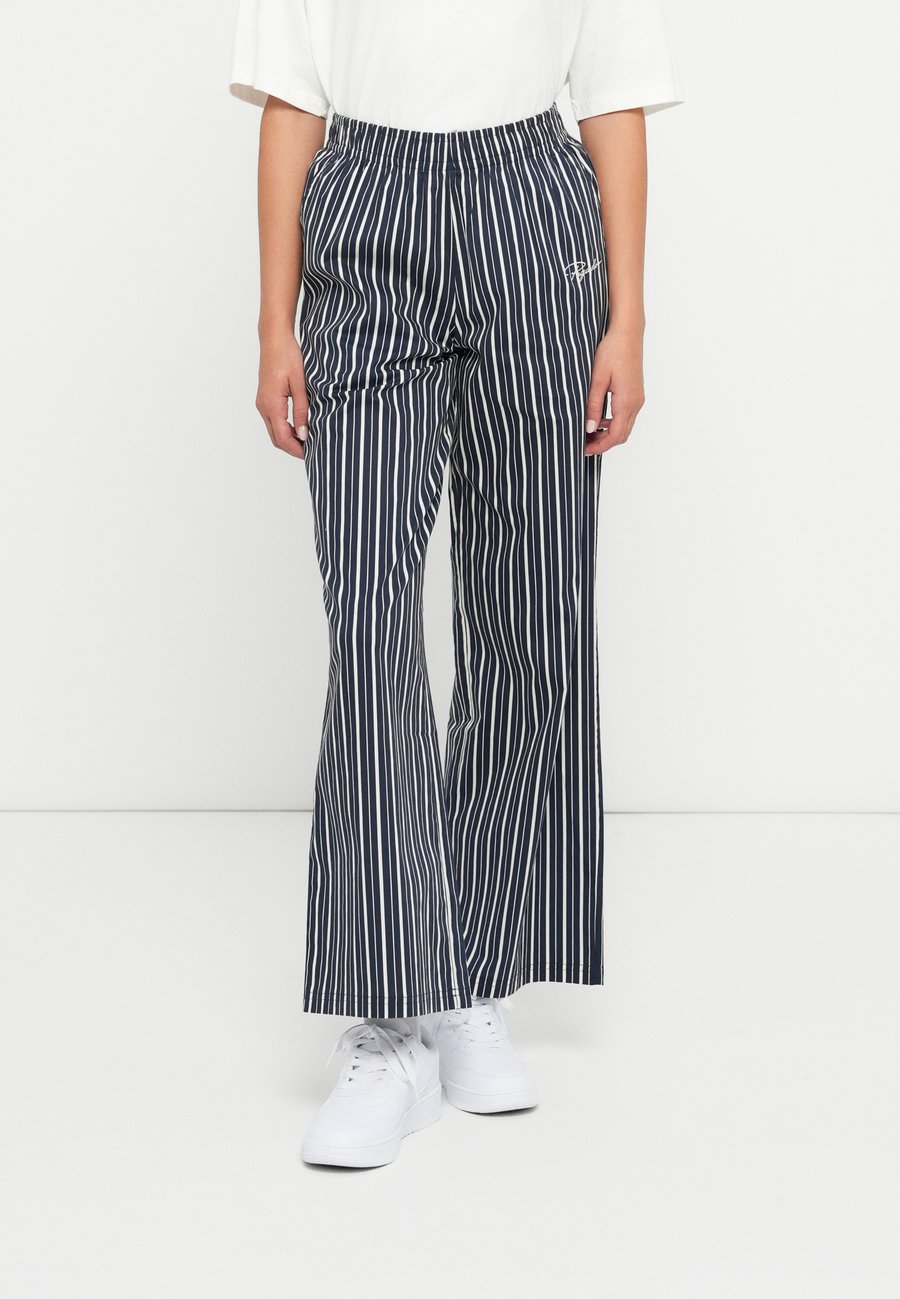 Брюки Pegador LOUISA LOOSE, Indigo Navy/White/Dark Blue
Брюки Pegador LOUISA LOOSE, Indigo Navy/White/Dark Blue