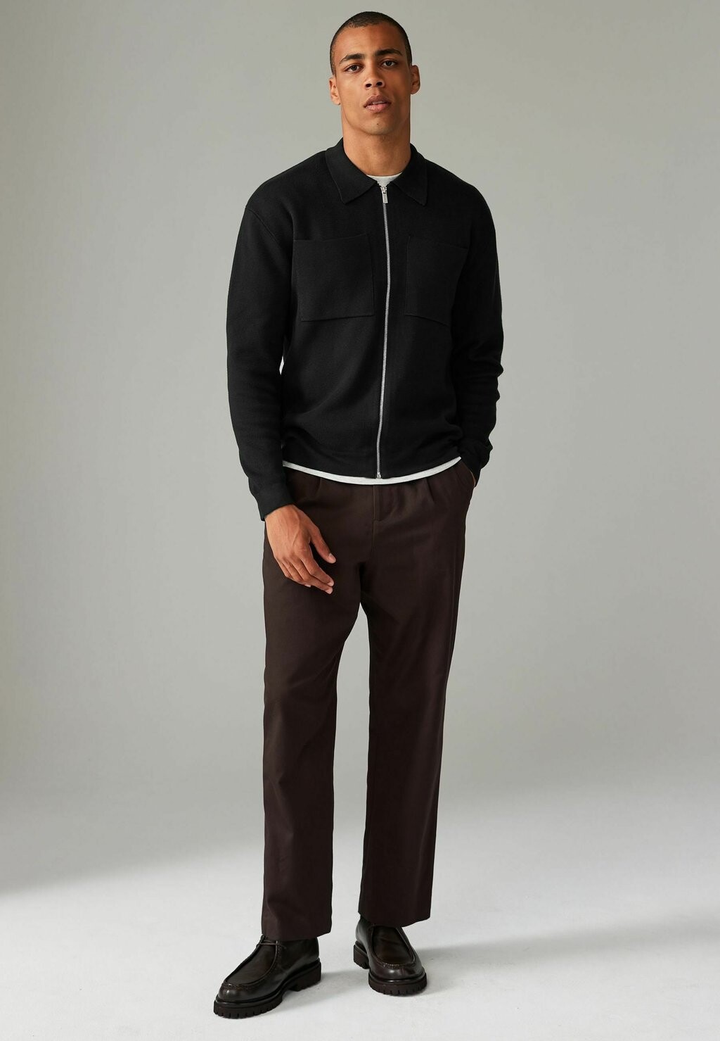 Кардиган ZIP THROUGH-REGULAR FIT Next, черный
Кардиган ZIP THROUGH-REGULAR FIT Next, черный