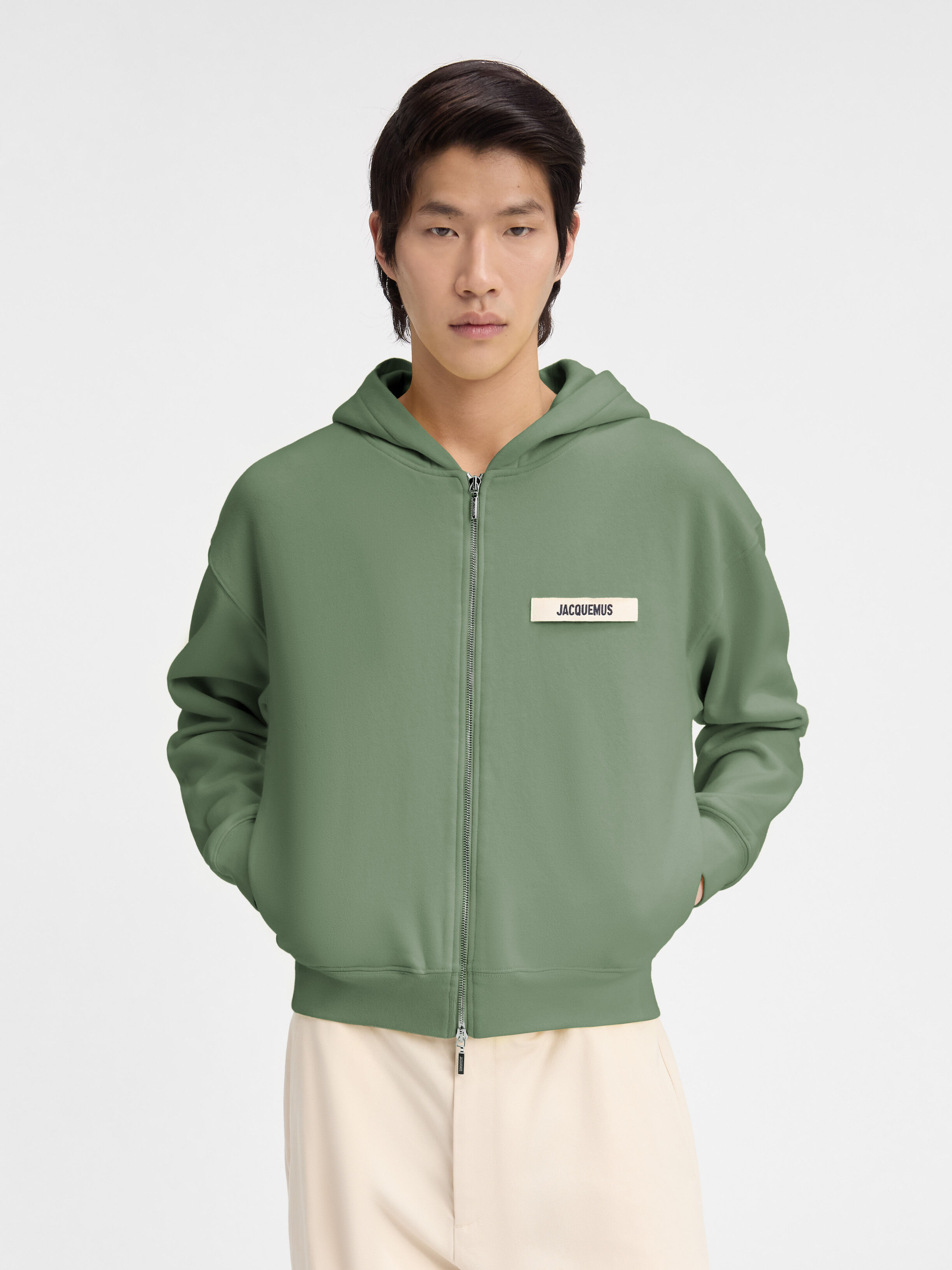 Толстовка с капюшоном на молнии с логотипом Grosgrain JACQUEMUS The Gros Grain zipped hoodie, цвет Light Green
Толстовка с капюшоном на молнии с логотипом Grosgrain JACQUEMUS The Gros Grain zipped hoodie, цвет Light Green