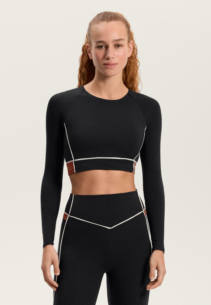 Топ OYSHO COMFORTLUX LONG SLEEVE PIPPING BLOCK, Black
Топ OYSHO COMFORTLUX LONG SLEEVE PIPPING BLOCK, Black