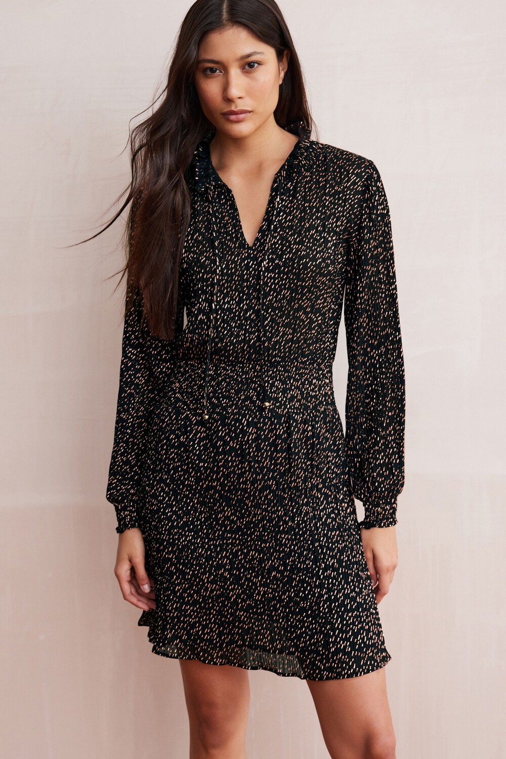 Плиссированное мини платье с длинными рукавами и металлическим отливом Next, розовый
Плиссированное мини платье с длинными рукавами и металлическим отливом Next, розовый