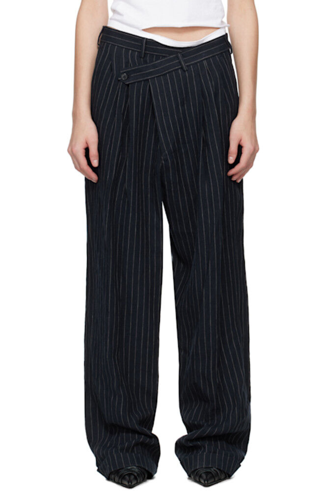 Темно-синие брюки с тройной складкой и перекрестными складками R13
Темно-синие брюки с тройной складкой и перекрестными складками R13