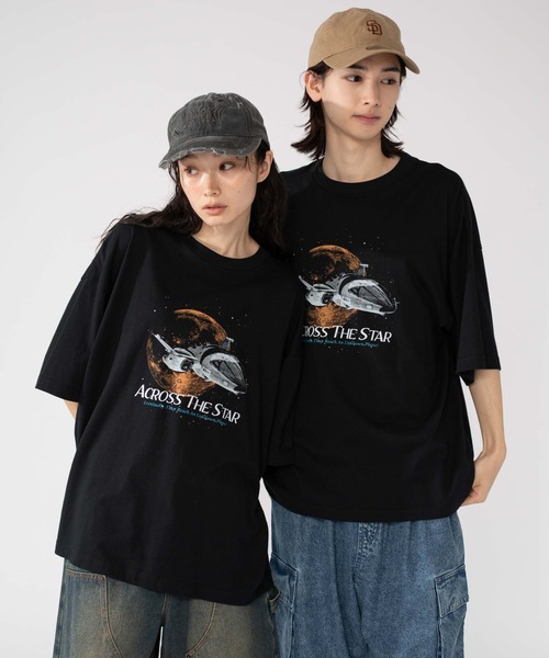 Футболка с графическим принтом WEGO, разноцветная
Футболка с графическим принтом WEGO, разноцветная