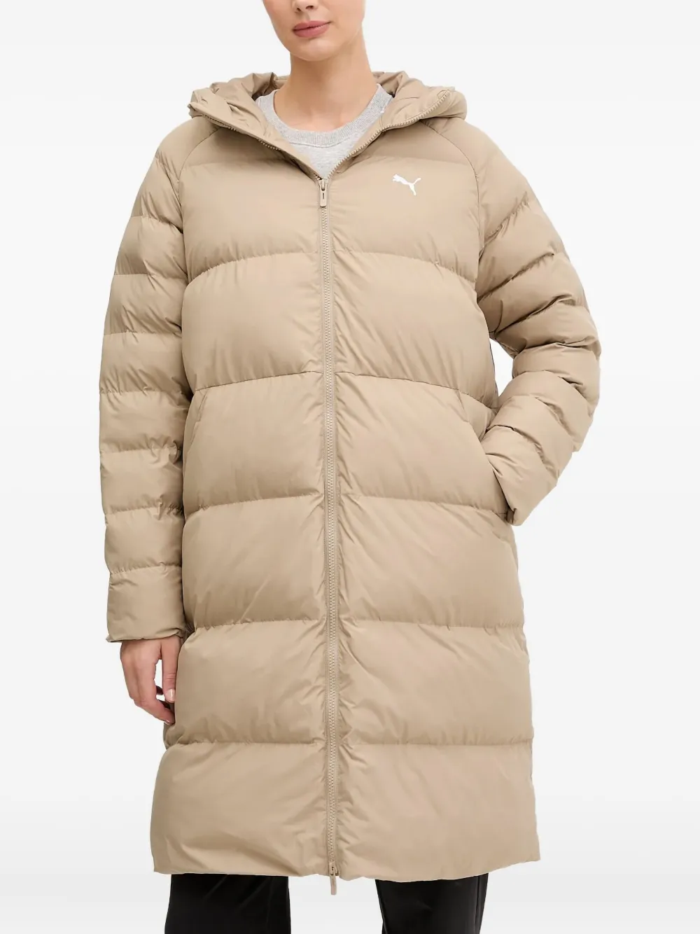 Дутый пуховик с капюшоном и логотипом Puma, светло-коричневый
Дутый пуховик с капюшоном и логотипом Puma, светло-коричневый