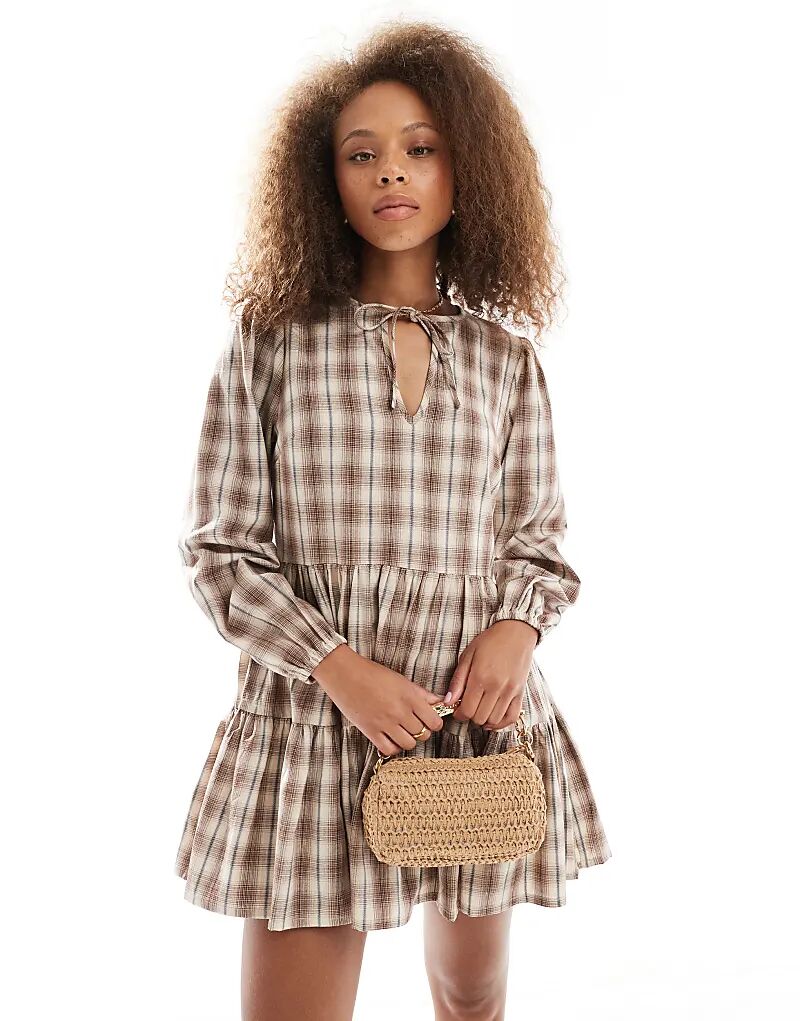 Платье-рубашка мини-размера с завязками в клетку бежевого цвета от Wednesday's Girl
Платье-рубашка мини-размера с завязками в клетку бежевого цвета от Wednesday's Girl