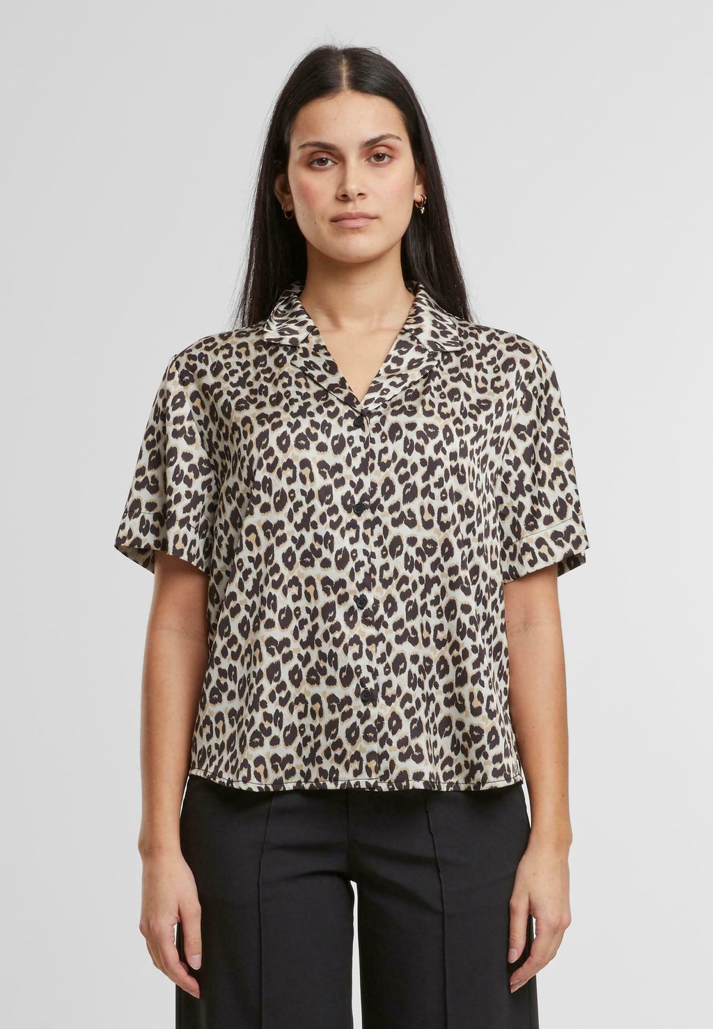 Блузка на пуговицах RESORT Urban Classics, черный
Блузка на пуговицах RESORT Urban Classics, черный