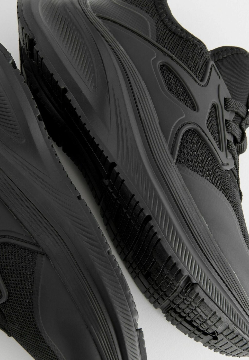 Кроссовки на шнуровке Next, черный
Кроссовки на шнуровке Next, черный