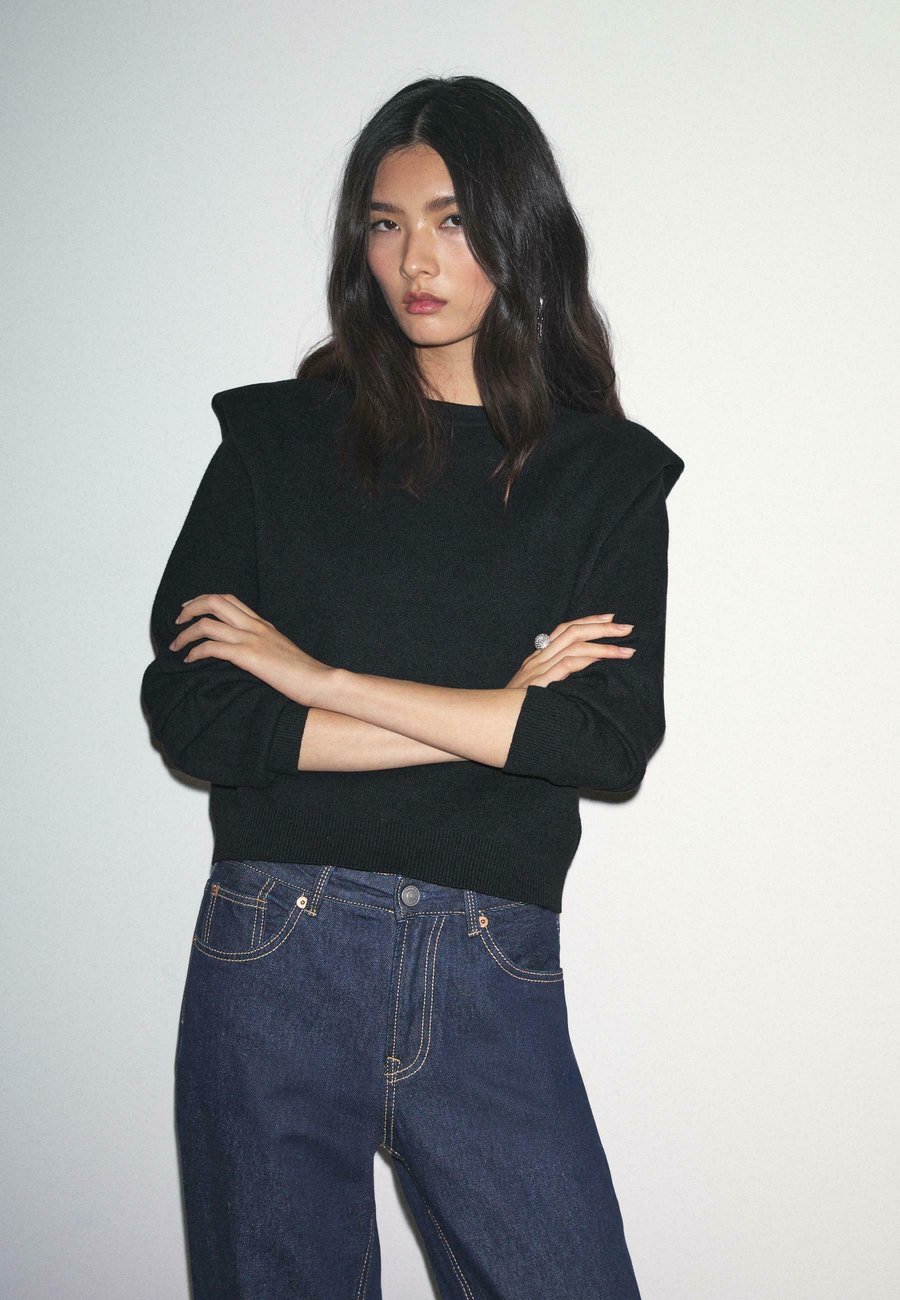 Джемпер Stradivarius WITH SHOULDER PADS , Black
Джемпер Stradivarius WITH SHOULDER PADS , Black