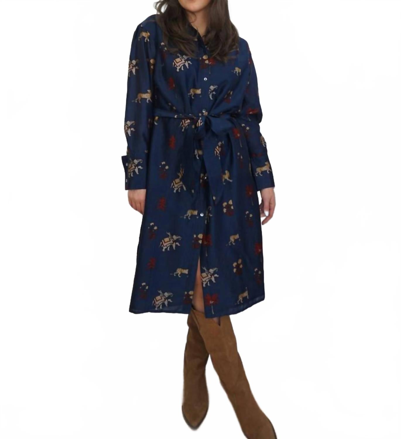 NIBI Платье миди Zoey темно-синего цвета с тигровым принтом
NIBI Платье миди Zoey темно-синего цвета с тигровым принтом