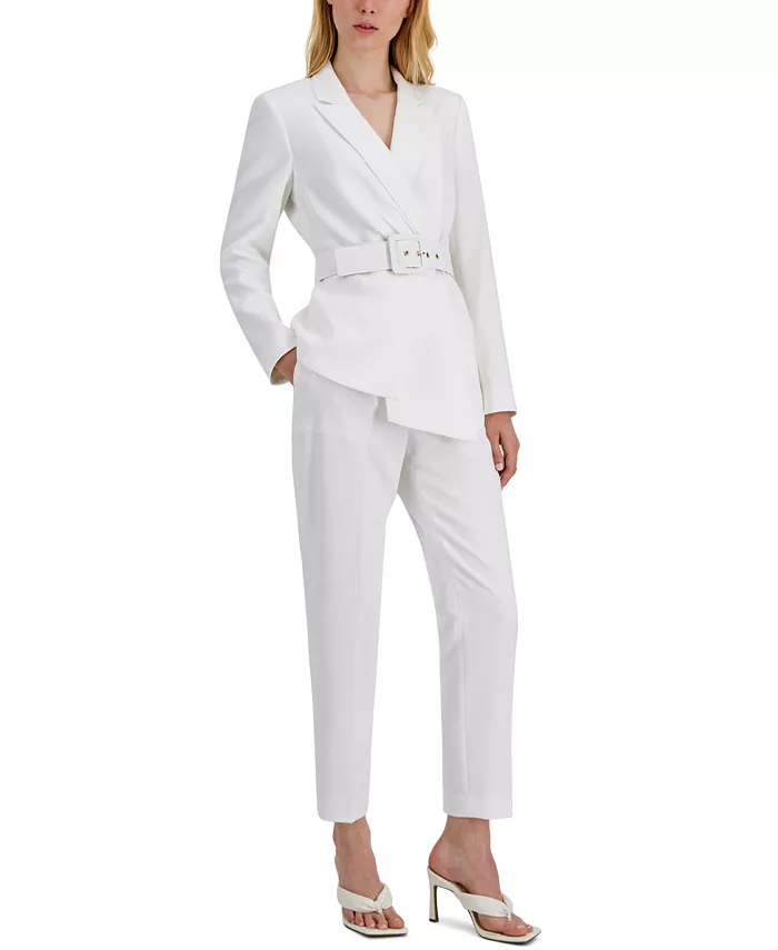 Женский комплект с асимметричным жакетом на поясе и брюками slim-fit Tahari Asl, слоновая кость/кремовый
Женский комплект с асимметричным жакетом на поясе и брюками slim-fit Tahari Asl, слоновая кость/кремовый