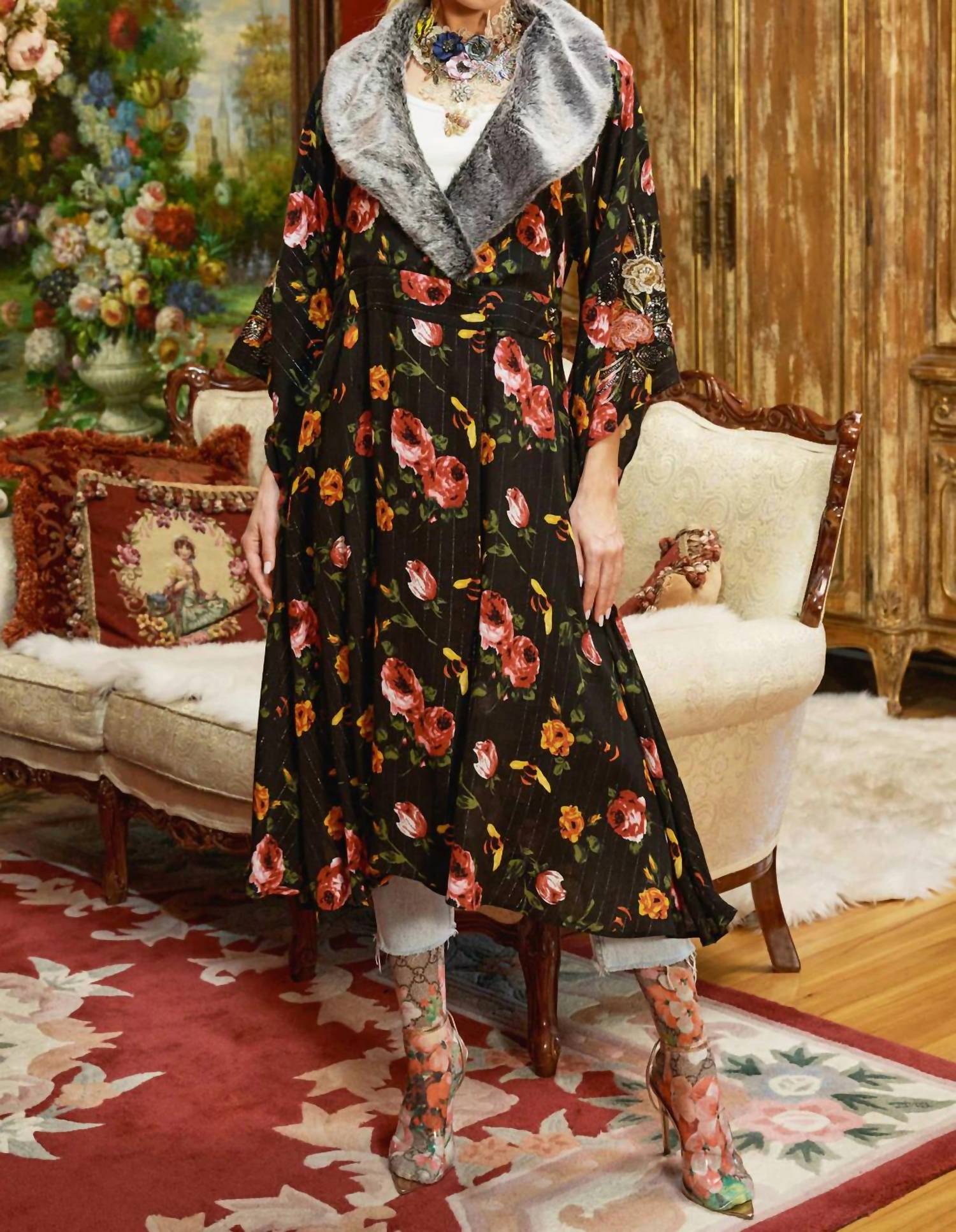 Кимоно Шарлин Принцесса Монако из черного люрекса Aratta, Black Lurex
Кимоно Шарлин Принцесса Монако из черного люрекса Aratta, Black Lurex