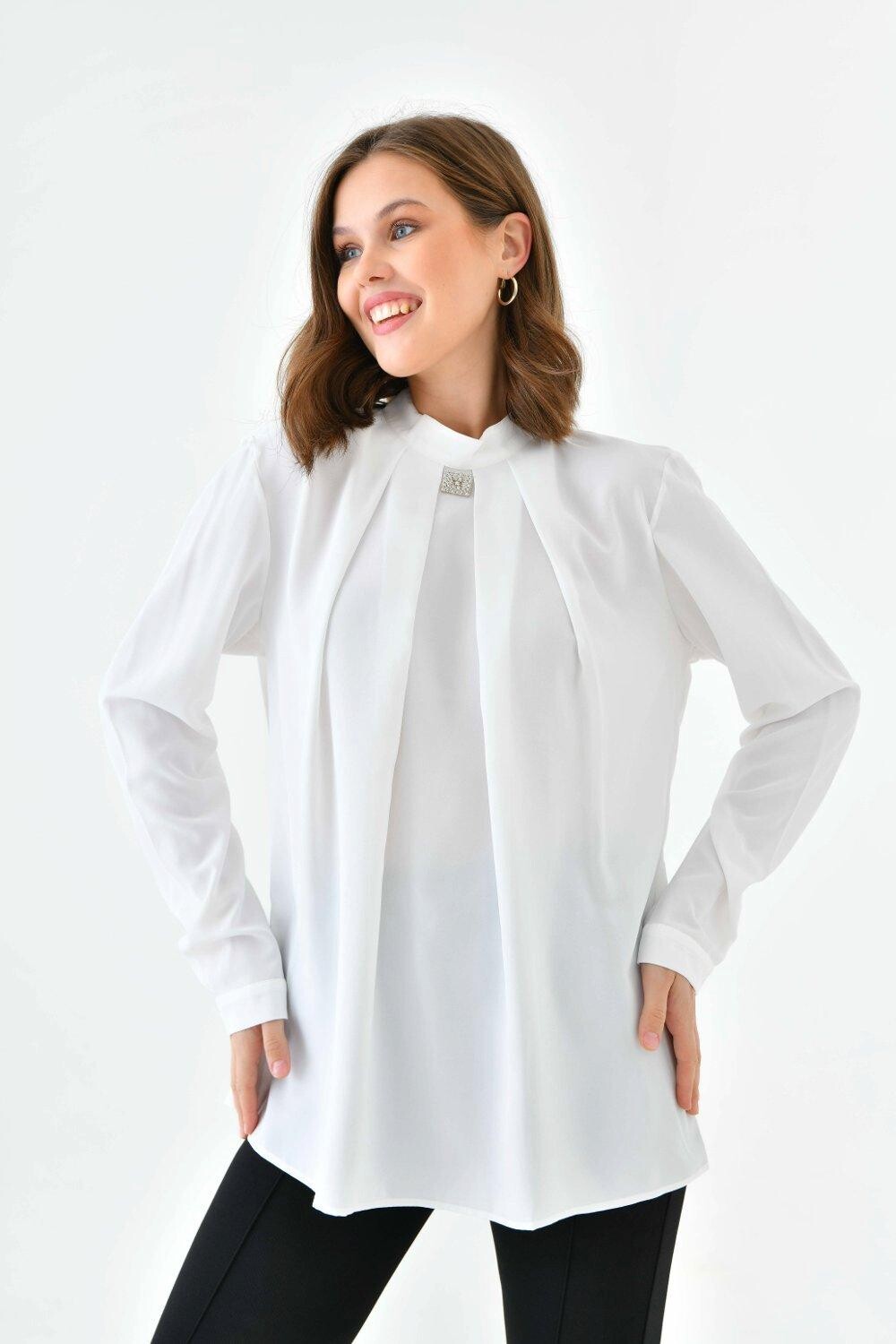 Крупногабаритная блузка с длинными рукавами и брошью HOXTON GAL, белый
Крупногабаритная блузка с длинными рукавами и брошью HOXTON GAL, белый