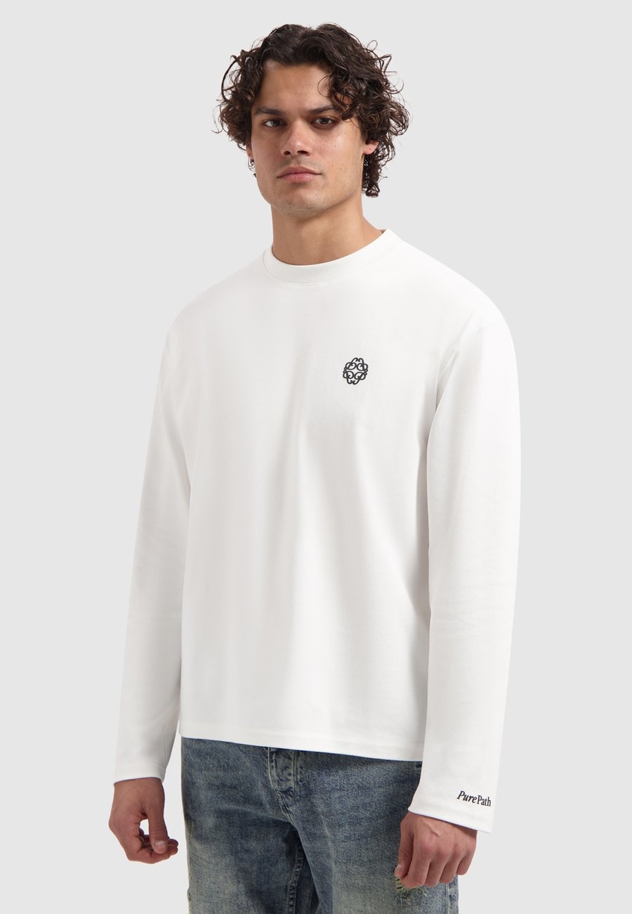 Топ Pure Path BOXY FIT CREWNECK LS, Off White/Off-White
Топ Pure Path BOXY FIT CREWNECK LS, Off White/Off-White