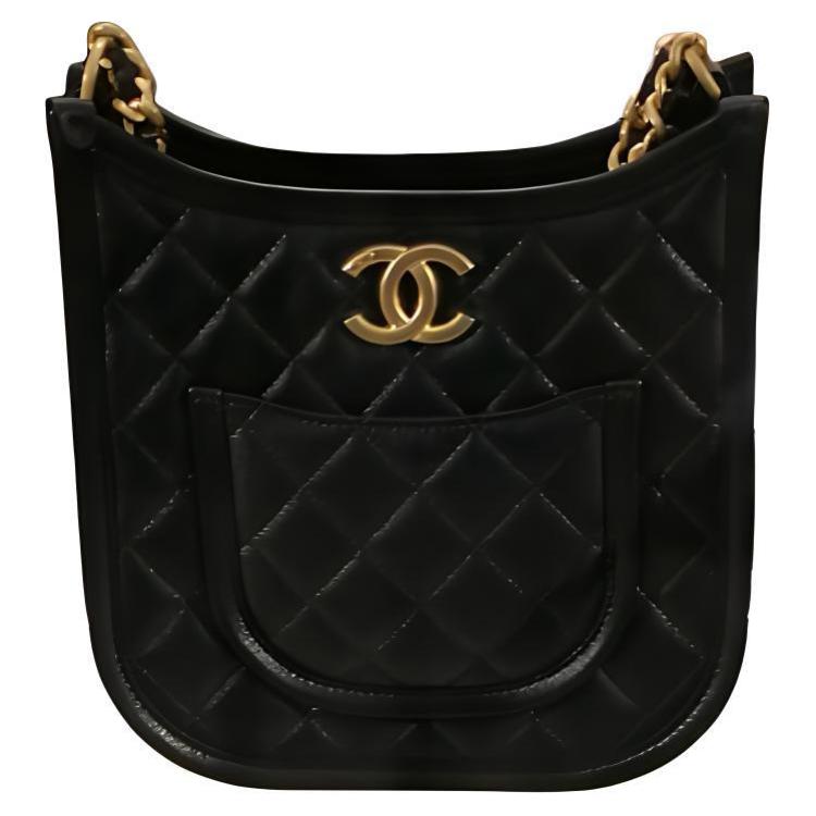 CHANEL Кожаная сумка хобо 
CHANEL Кожаная сумка хобо