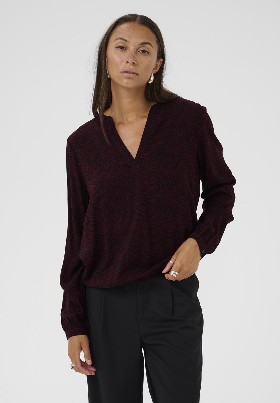 Блуза Kaffe DITTE, Windsor Wine Black Animal/Bordeaux
Блуза Kaffe DITTE, Windsor Wine Black Animal/Bordeaux