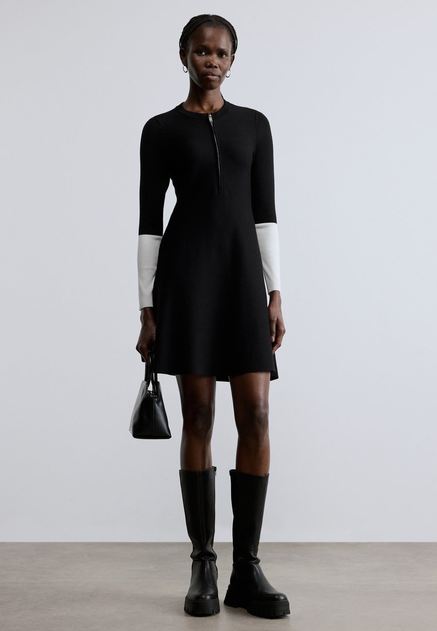 Платье DKNY ZIP FRONT CONE SWEATER DRESS WITH DIPPED SLEEVE, Black/Ivory/Black
Платье DKNY ZIP FRONT CONE SWEATER DRESS WITH DIPPED SLEEVE, Black/Ivory/Black